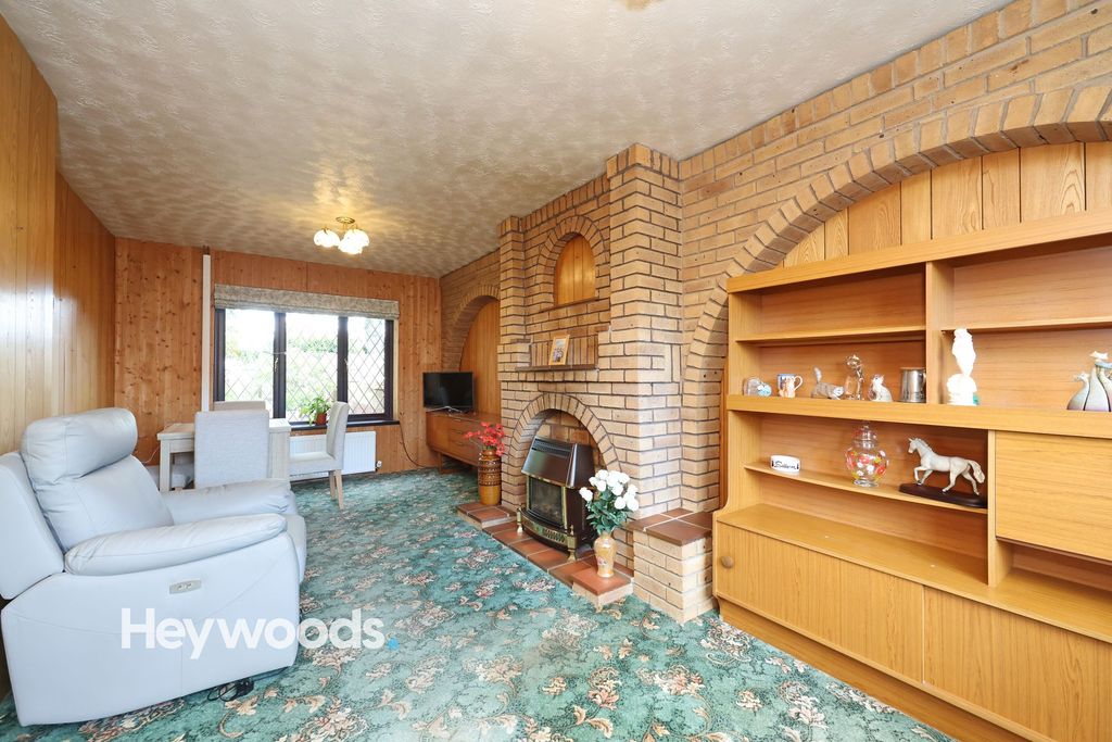 Property photo 3 of 28