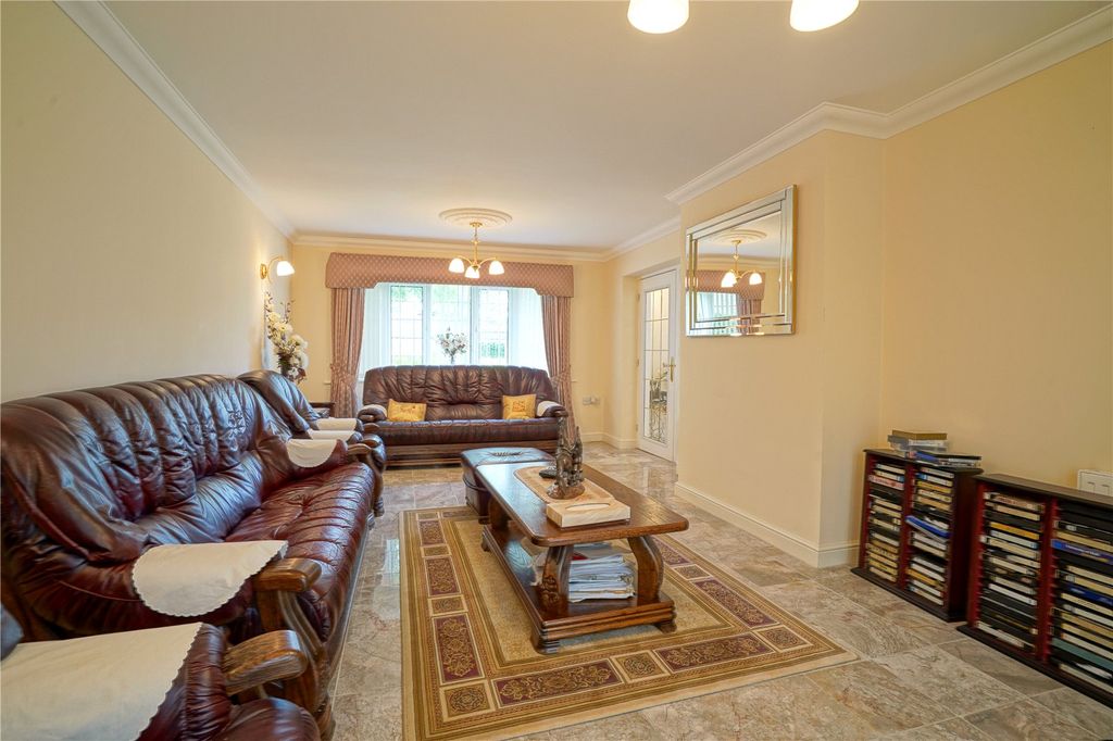 Property photo 3 of 28 Picture No. 24