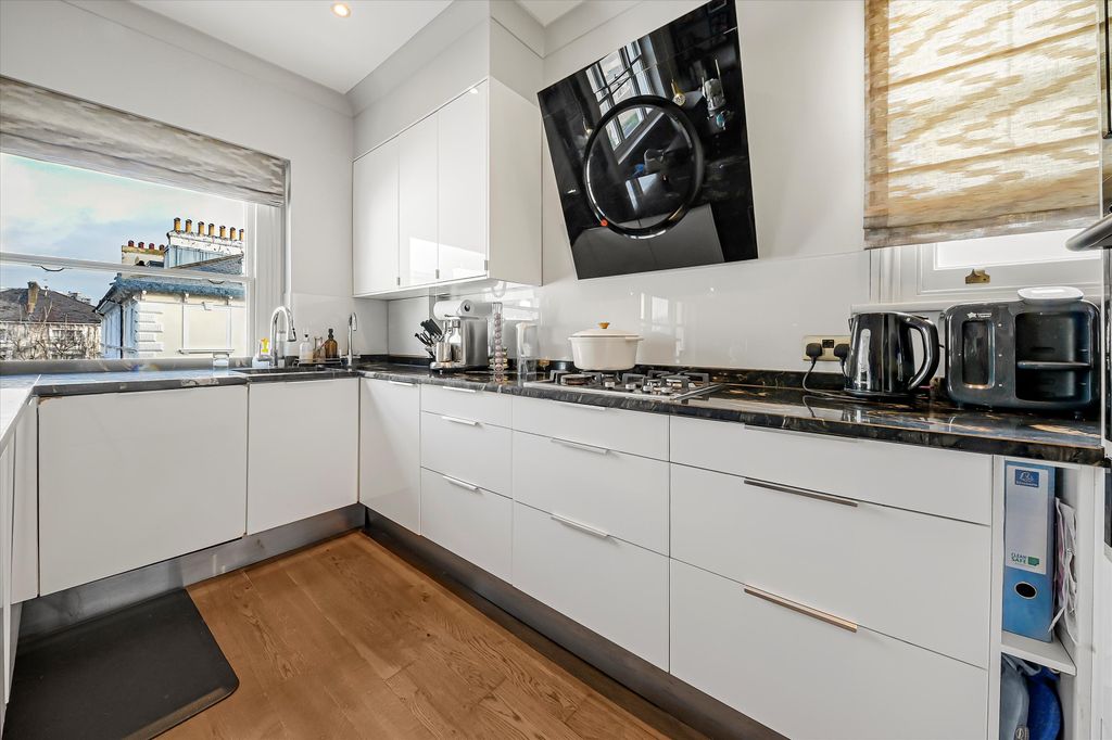 Property photo 2 of 20 Image