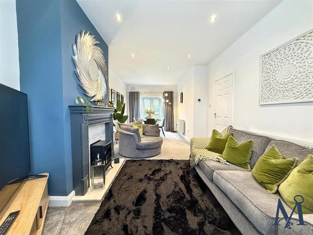 Property photo 2 of 25 Open Plan Living Room