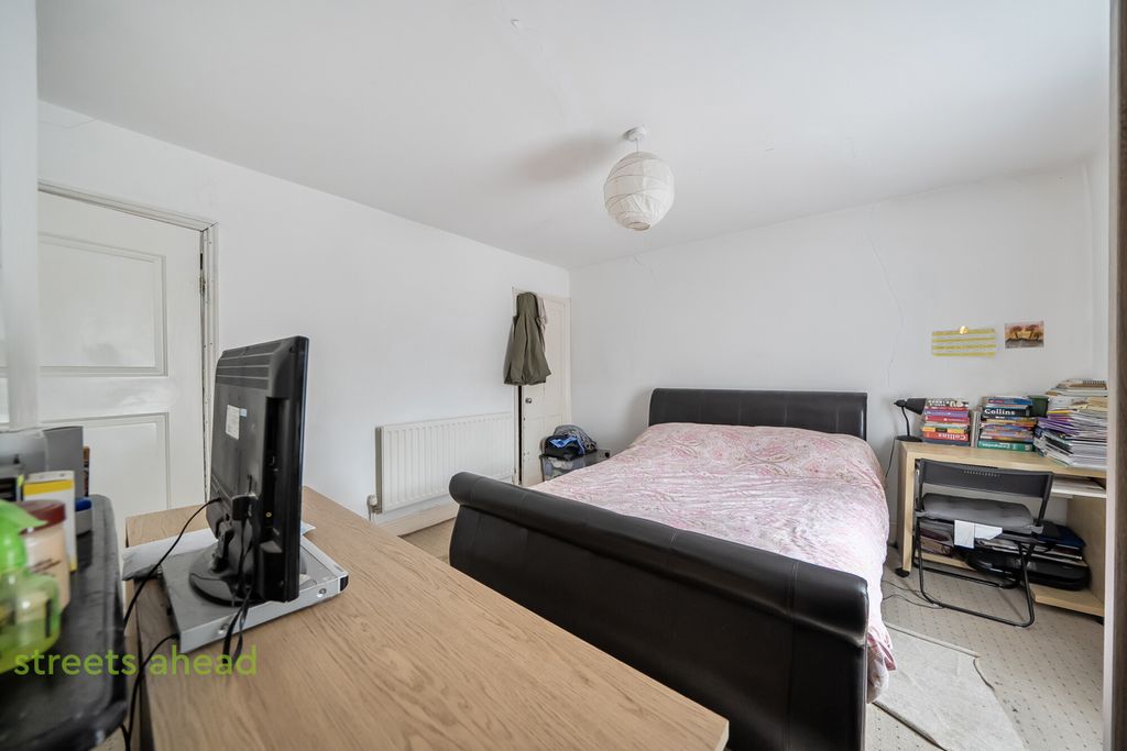 Property photo 3 of 14 9Aa302B8-1A99-496...