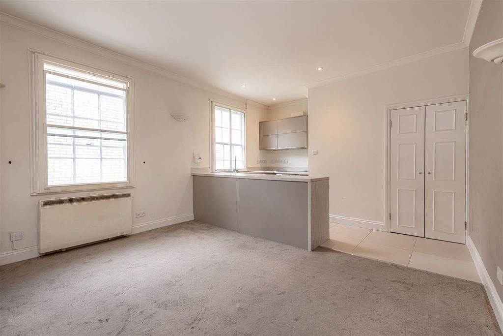 Property photo 3 of 7 Kitchen 1