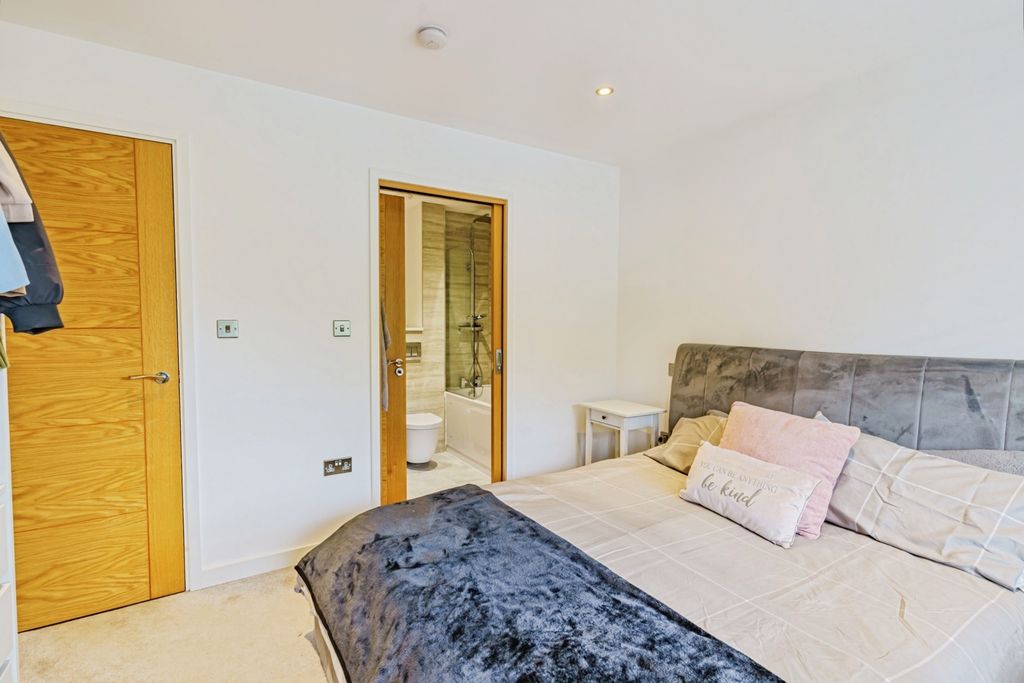 Property photo 3 of 13 Pbox-Img.Jpg