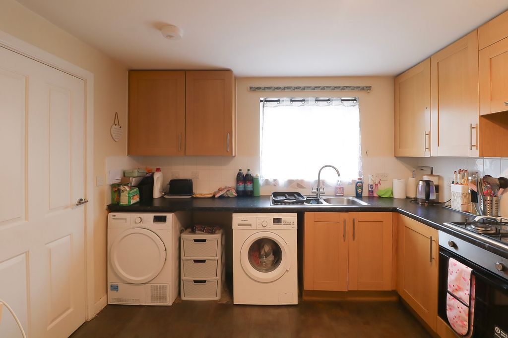 Property photo 3 of 17 Kitchen