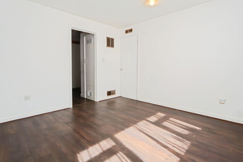 Property photo 2 of 21 Living Room