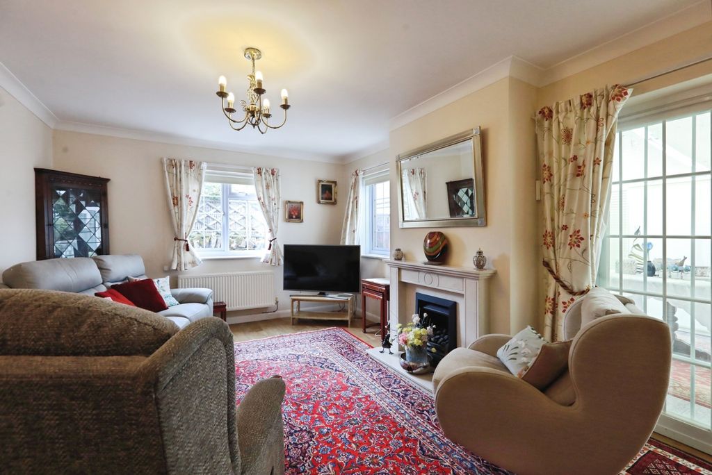 Property photo 2 of 25 Pbox-Img.Jpg