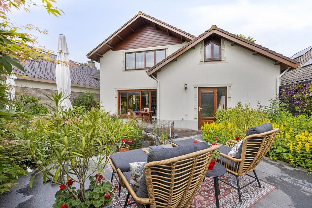 Property photo 2 of 41