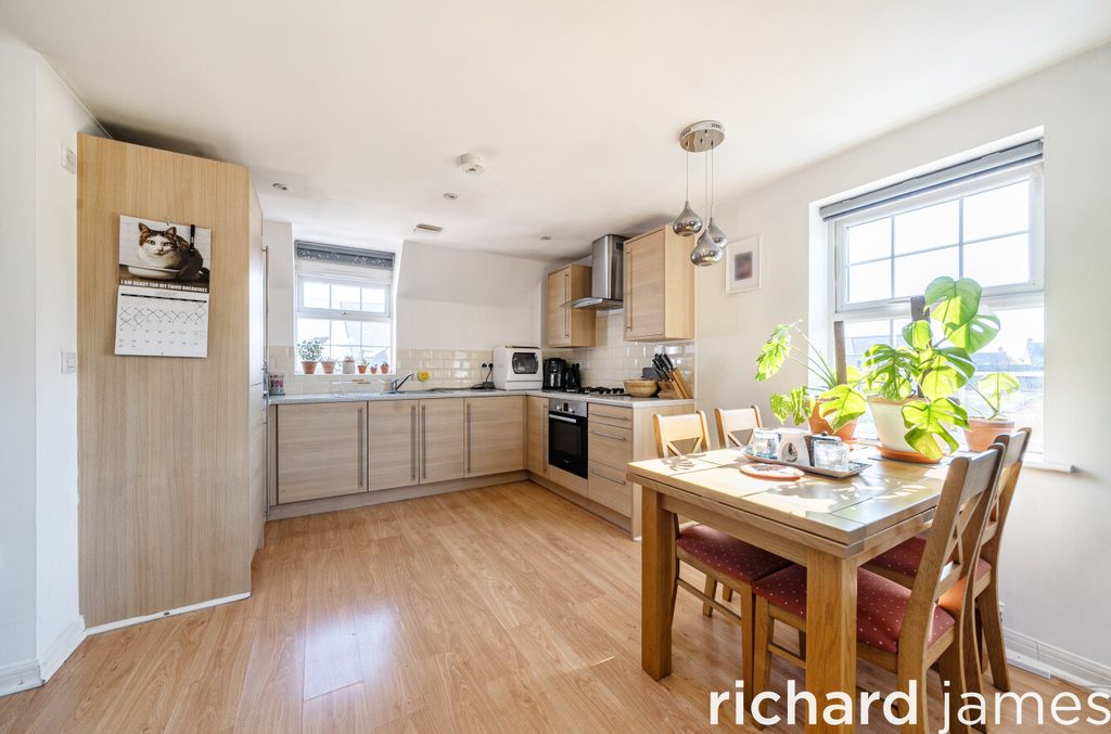 Property photo 2 of 12 6A46c1Bb43F345A69804Ed25Bd298473