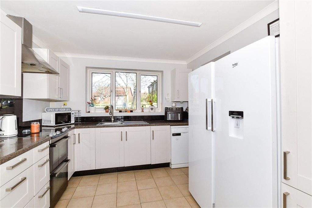 Property photo 3 of 14 Kitchen