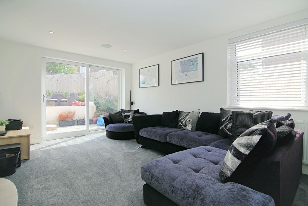 Property photo 2 of 32 Sitting Room