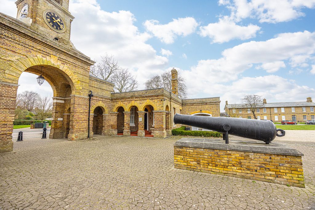 Property photo 2 of 48