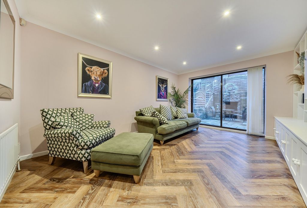 Property photo 2 of 9 1406288-14-697B8d...