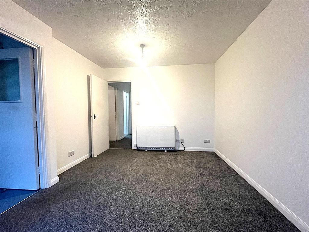 Property photo 3 of 8 Athumbnail_Img_1739.Jpg