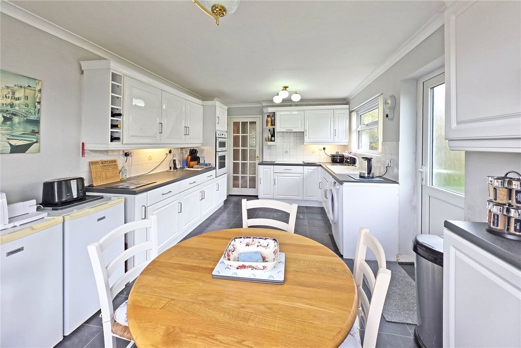 Property photo 2 of 17 Kitchen / Diner