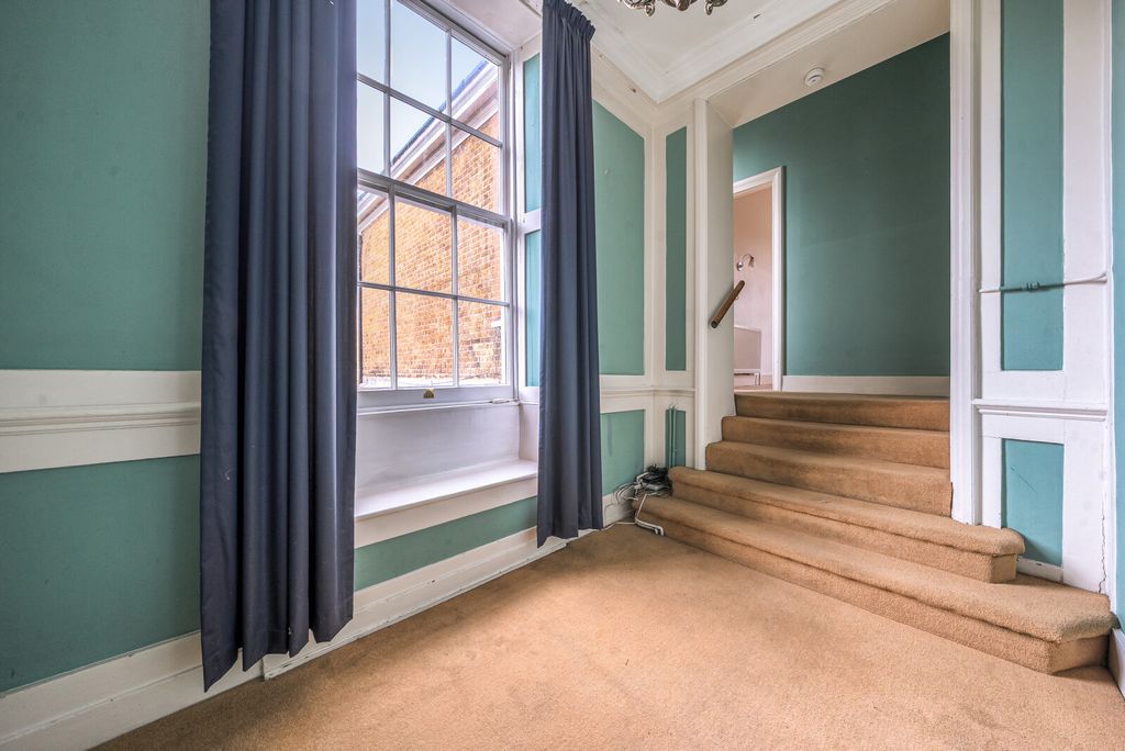 Property photo 3 of 15 1374556-5-6908807...