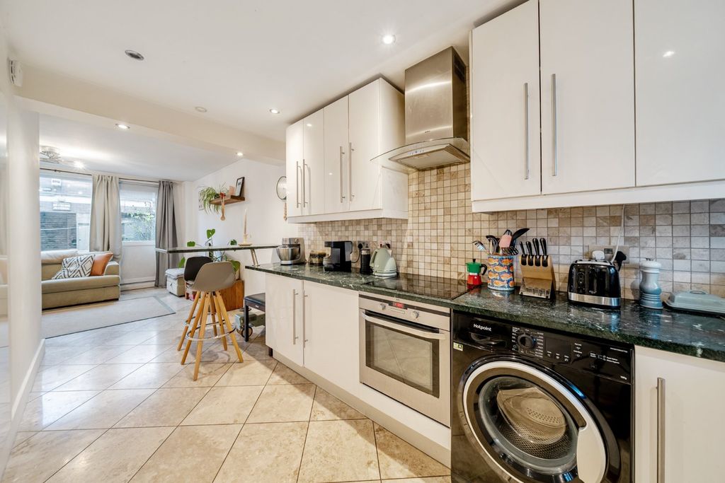 Property photo 2 of 20 Picture No. 15