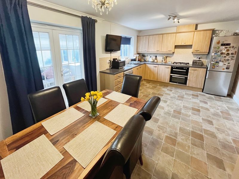 Property photo 3 of 17 Kitchen