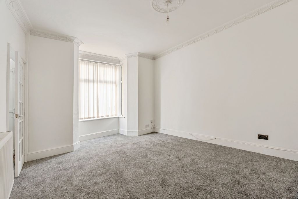 Property photo 2 of 17 Pbox-Img.Jpg