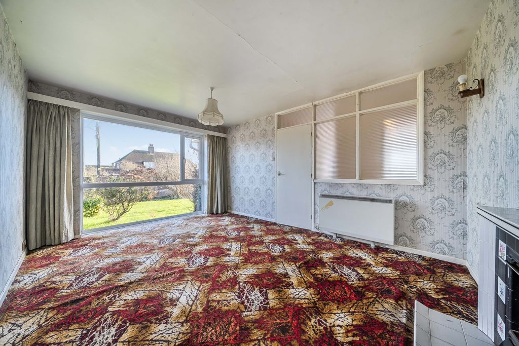 Property photo 3 of 17 Lounge