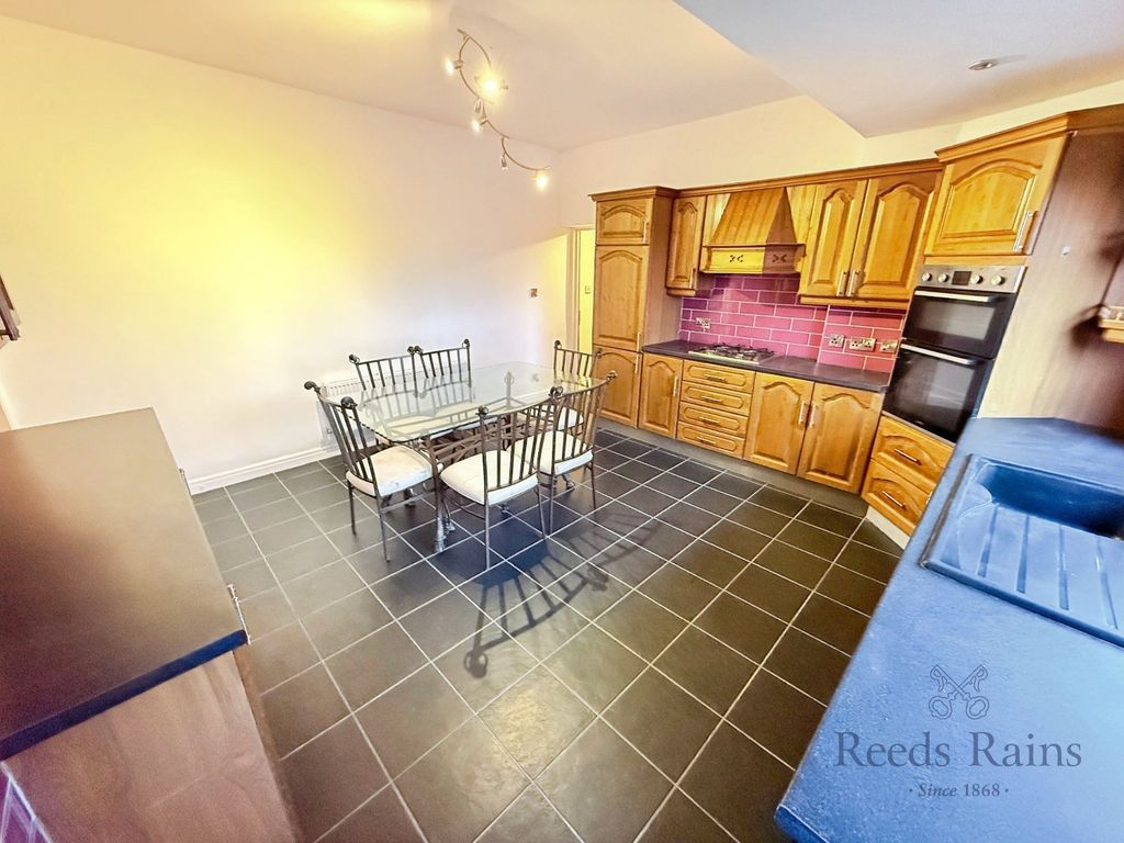 Property photo 3 of 32 Picture No. 18