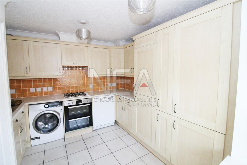 Property photo 2 of 10 Kitchen