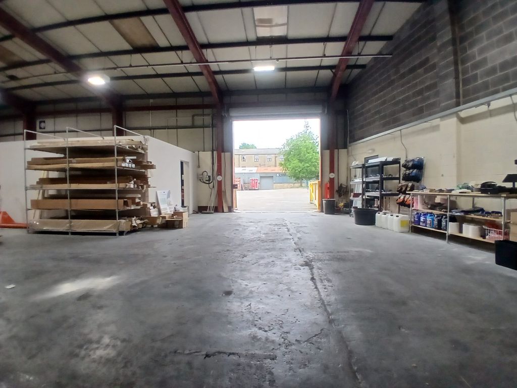 Property photo 3 of 10 Warehouse 2