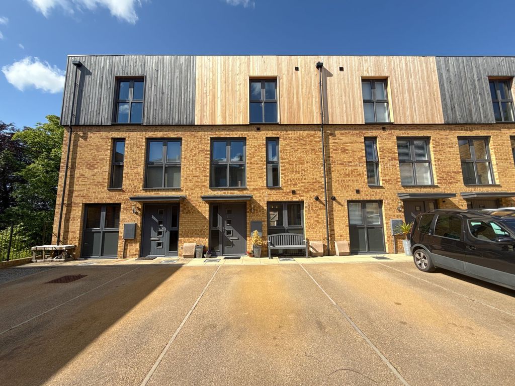 Property photo 1 of 12 External