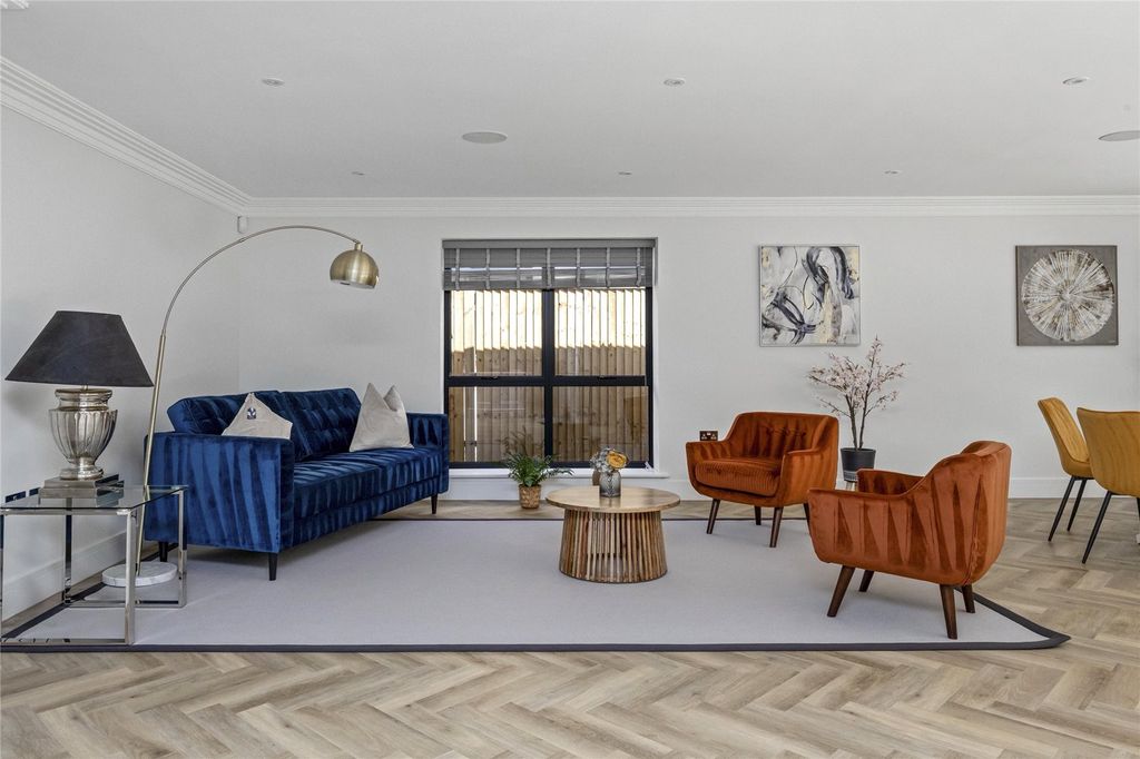 Property photo 2 of 25 Open Plan
