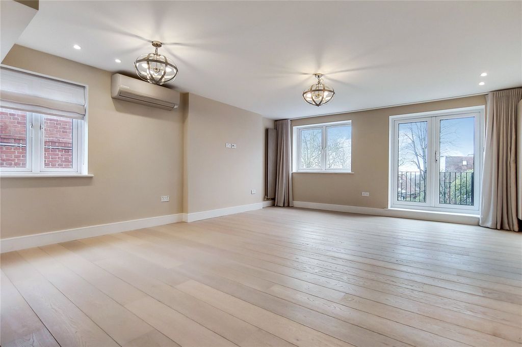 Property photo 1 of 18 Picture No. 08