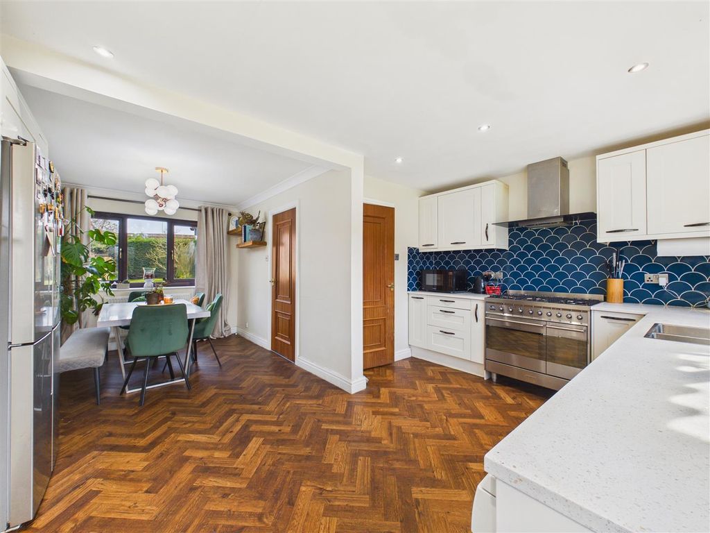 Property photo 3 of 19 Dining Kitchen