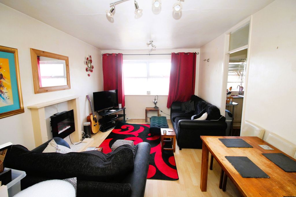 Property photo 2 of 18