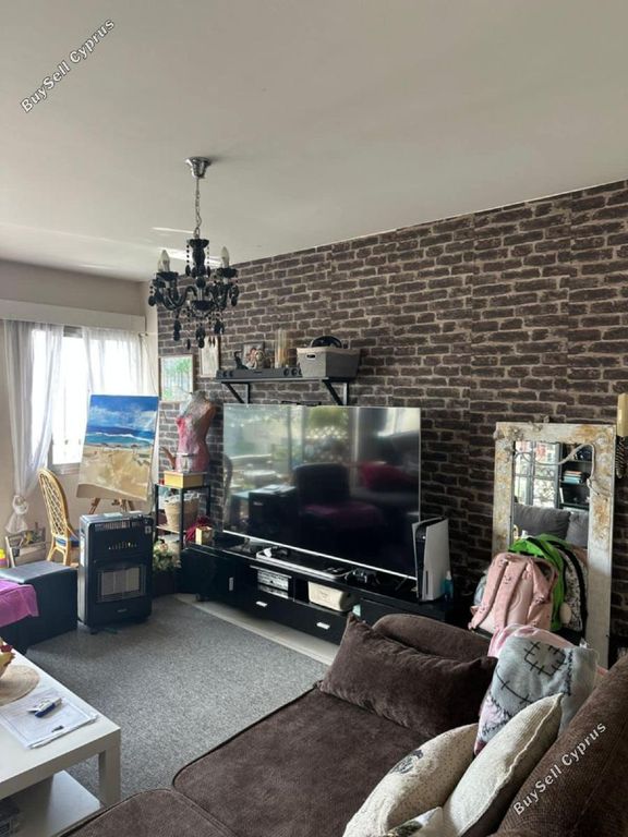 Property photo 2 of 8