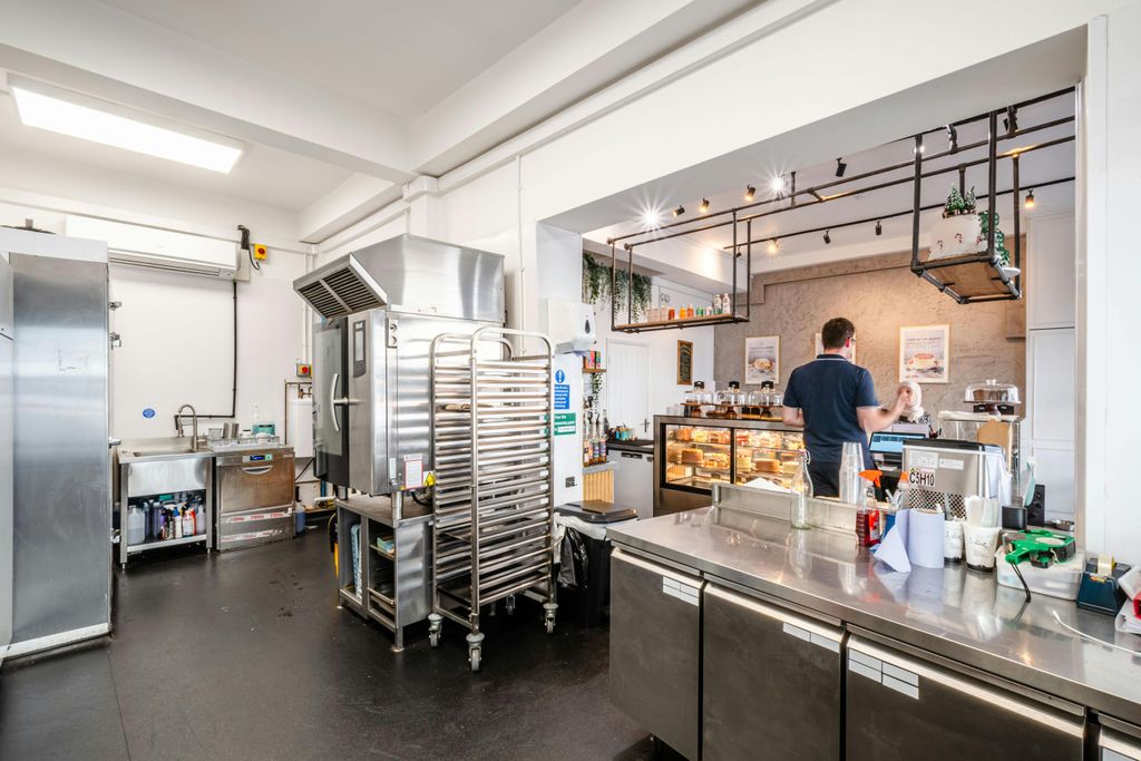 Property photo 3 of 10 Battersea High St 146 - Low Res 8.Jpg