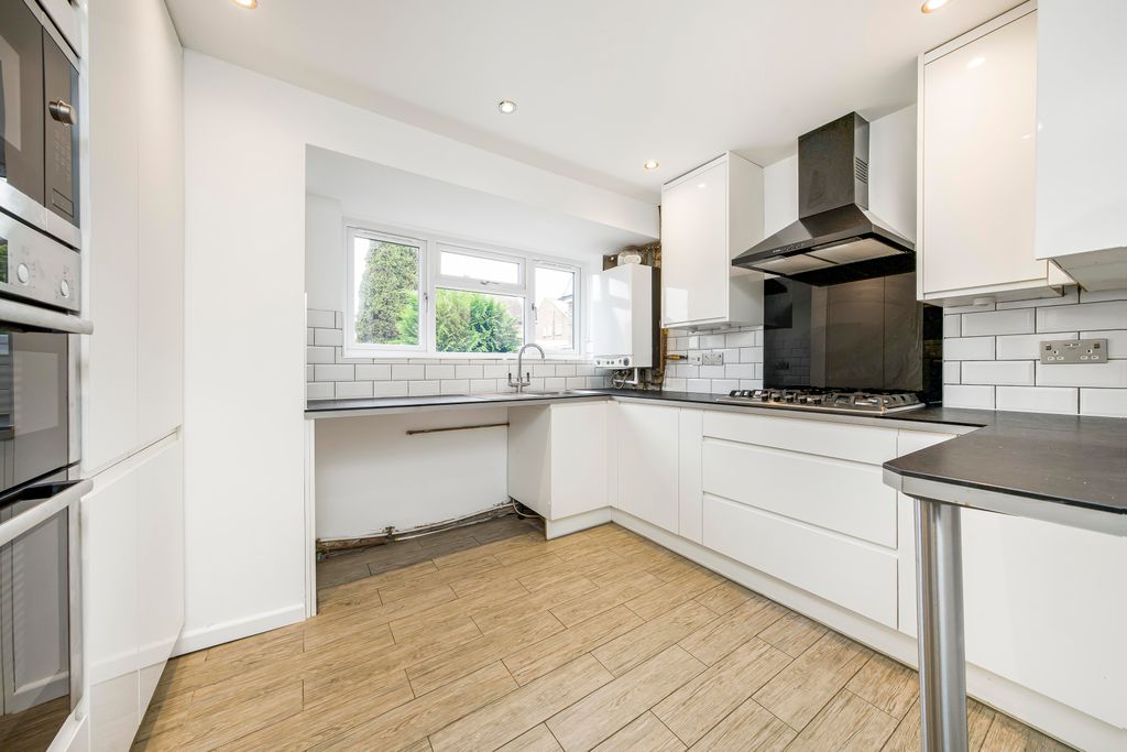 Property photo 3 of 12 Image00002