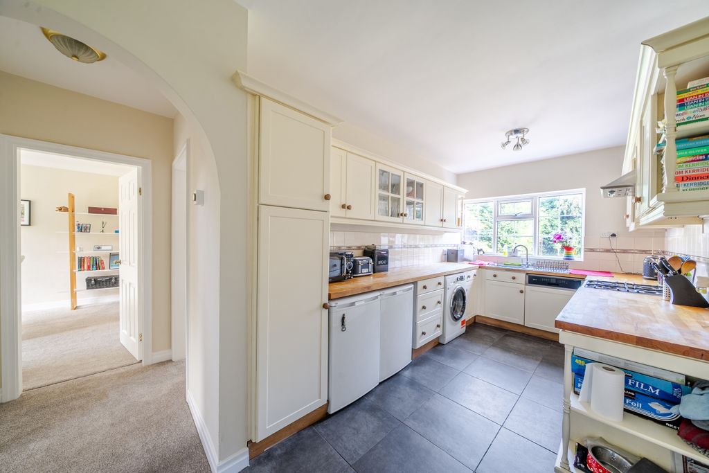 Property photo 3 of 14 Kitchen