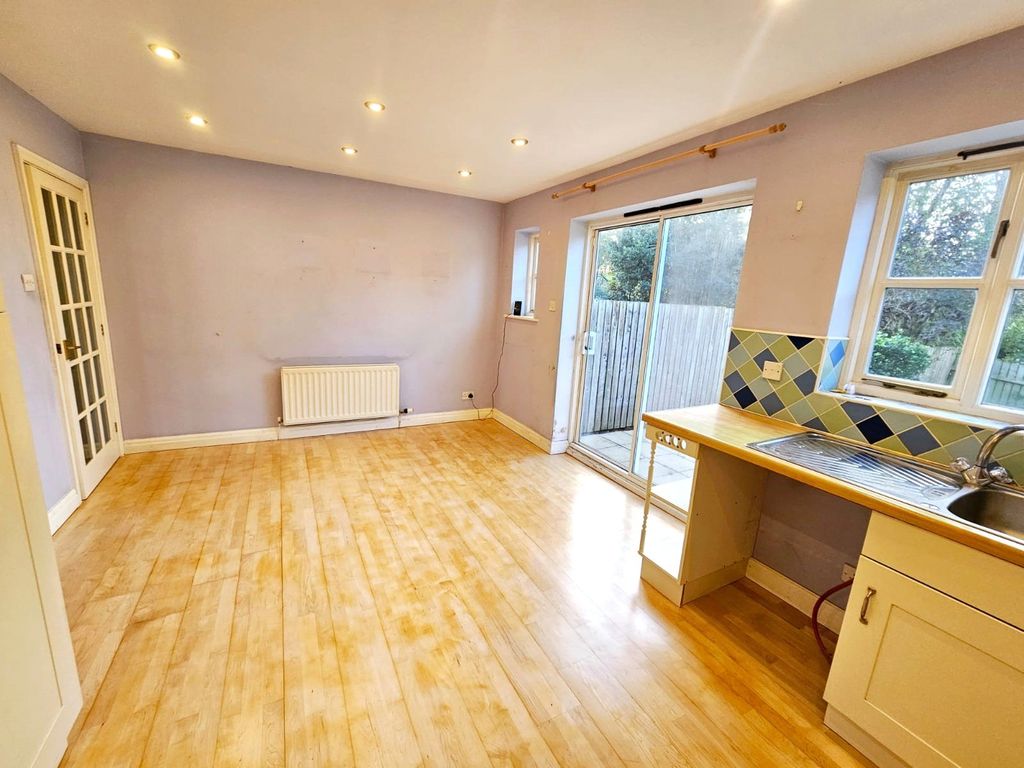 Property photo 3 of 19 Kitchen