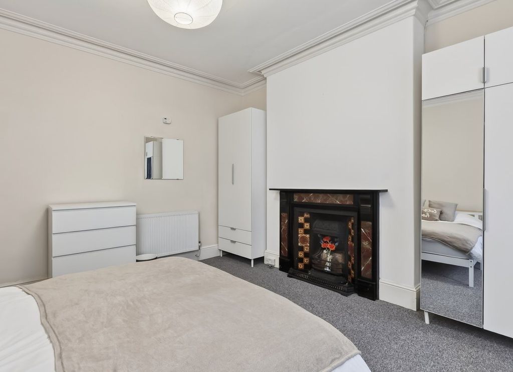 Property photo 3 of 6 005 Bedroom 1