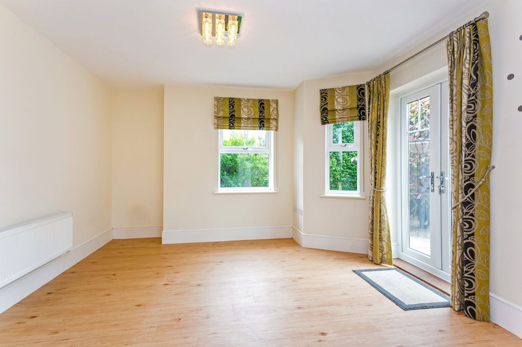 Property photo 3 of 16 Dining Room
