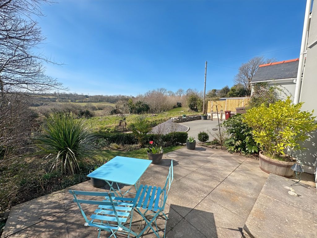 Property photo 2 of 28 Front Terrace