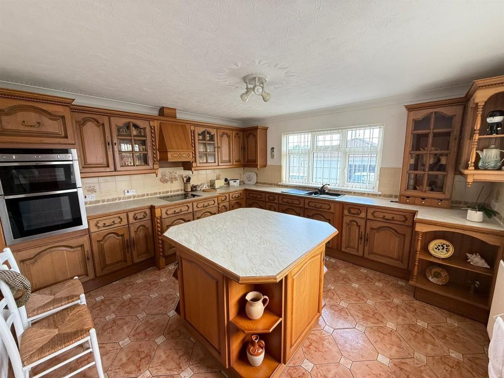 Property photo 3 of 27 3.Jpg