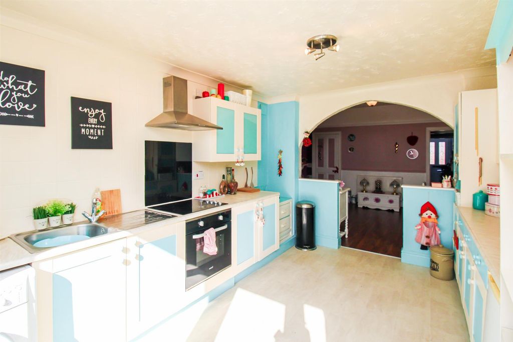 Property photo 3 of 14