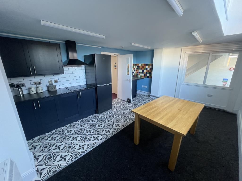 Property photo 2 of 7 Kitchen