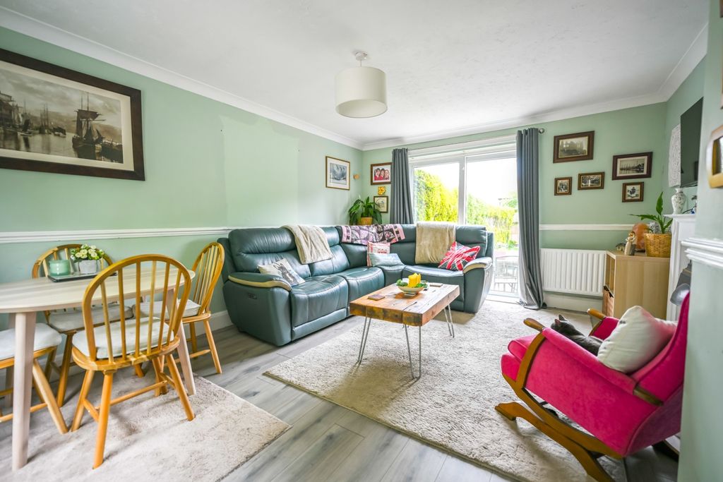 Property photo 2 of 17 Beech Ewemove Newton