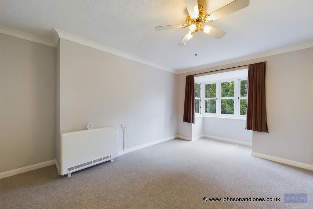 Property photo 3 of 12 3 Lounge.Jpg