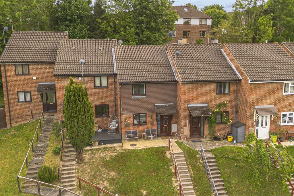 Property photo 1 of 13 Wychwood Gardens Drone-1.Jpg