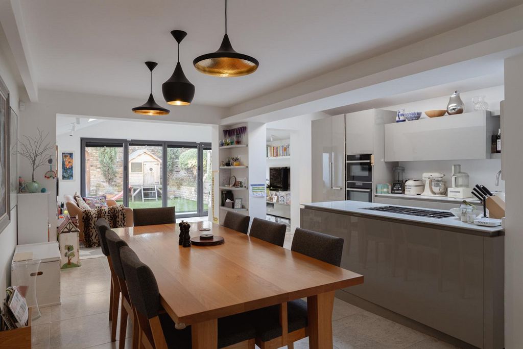 Property photo 2 of 38