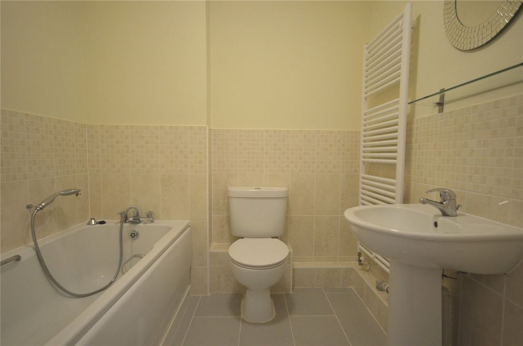 Property photo 3 of 11 Bathroom