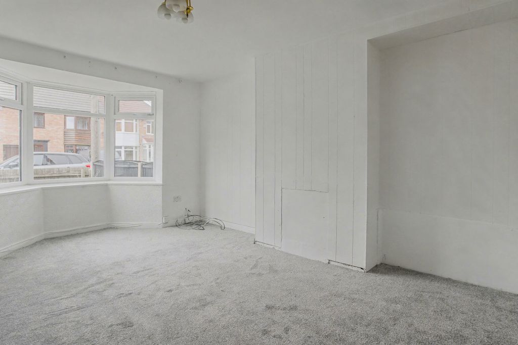 Property photo 2 of 10 20260325063001_28-Sc