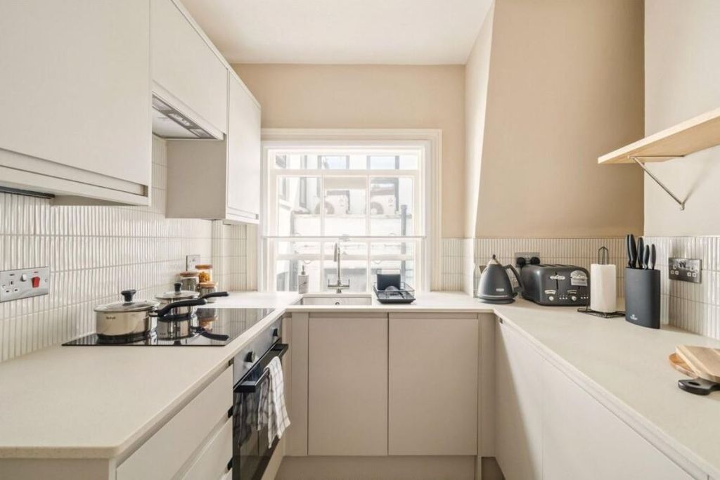 Property photo 2 of 11 4554722