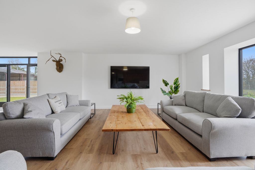 Property photo 3 of 40 Tdf04605